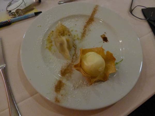 132_Kobarid_dinner_sweet_dumpling_and_ice_cream