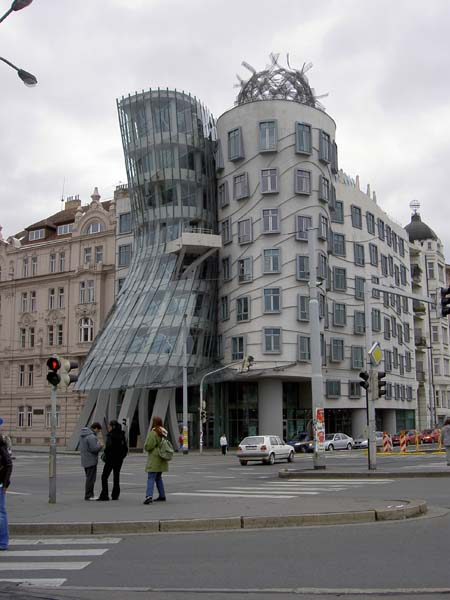 0012_Prague_dancing_building(Fred_and_Ginger)