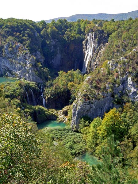 3089_Plitvice_large_falls_and_gorge