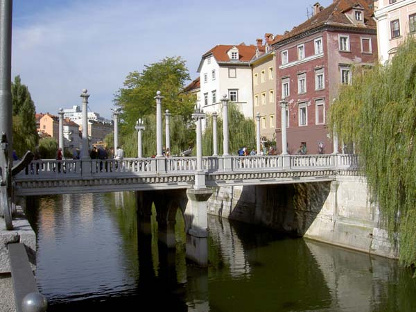 4043_Ljubljana_bridge_in_old_town
