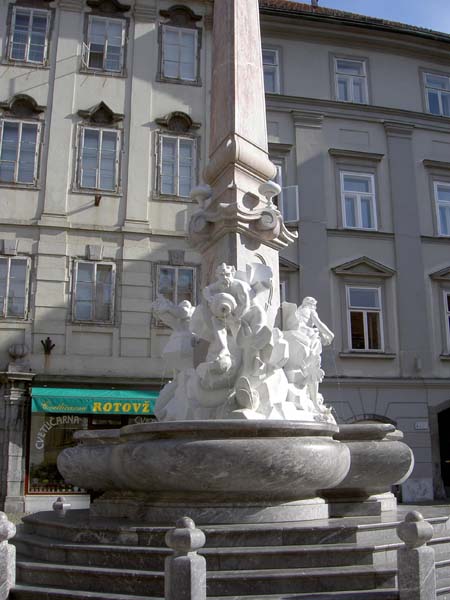 4048_Ljubljana_fountain