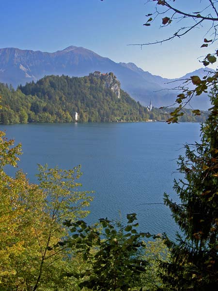 4104_Lake_Bled_view_of_castle_from_island
