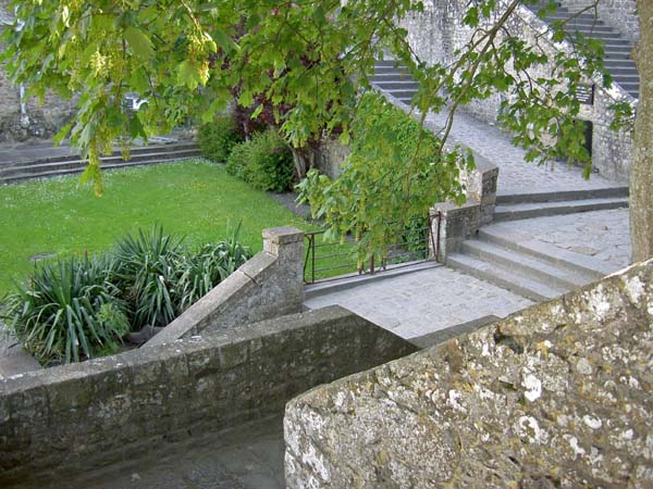 2027_Mont_St_Michel_abbey_entry_stairs