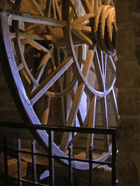 2062_Mont_St_Michel_hoisting_wheel