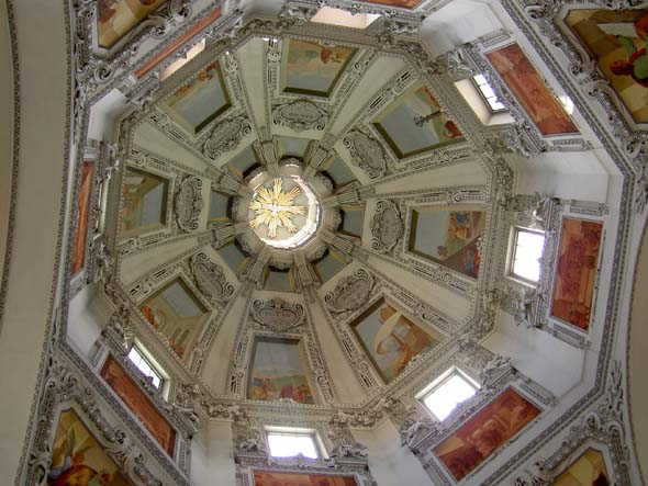 3135_Salzburg_cathedral_dome