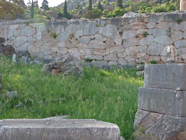 274_Delphi_wall_impressive_stonework