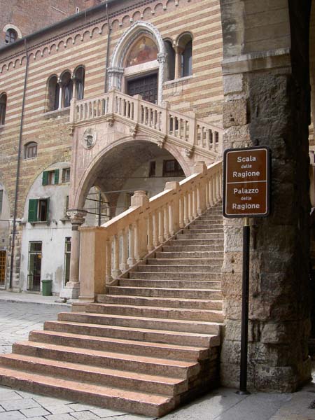 059_Verona_stairs