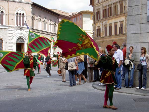 2112_Siena flags and drums