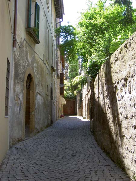 2158_Orvieto alley 5