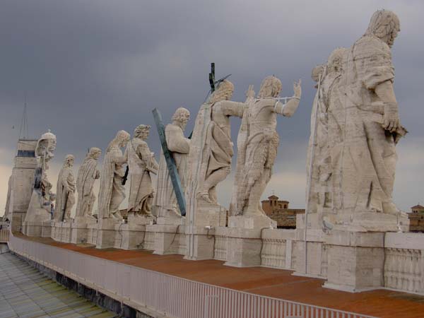 4108_Rome_Statues on roof of San Pietro