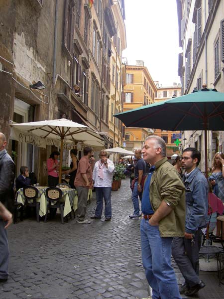 4138_Rome_typical street near Piazza Navona