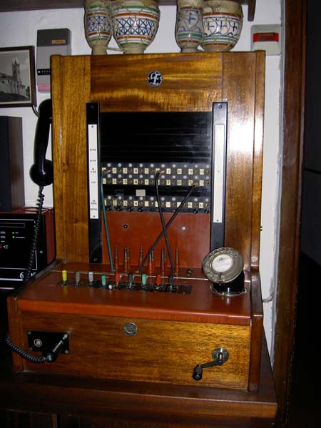 3102_old_switchboard_in_hotel