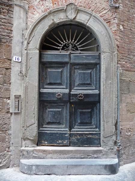 0587_Lucca_door