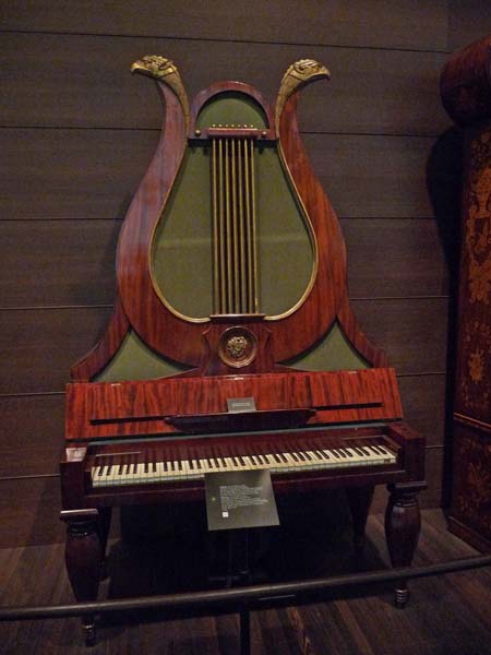 043_Brussels_piano_in_Musical_Instruments_Museum