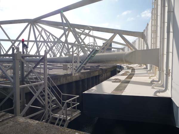 258_storm_surge_barrier_outside_Rotterdam