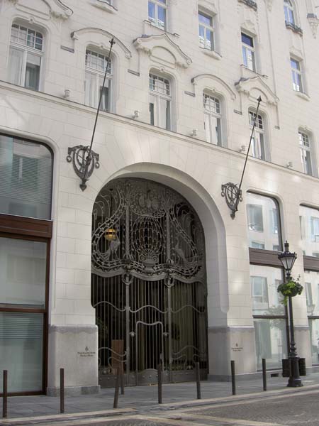 2110_Budapest_doorway_Four_Seasons_Hotel