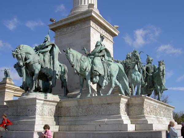 2131_Budapest_Heroes_Square_Millenium_monument_Arpad