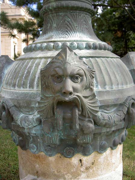 2140_Budapest_Szechenyi_baths_lamppost