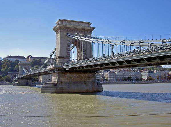 2166_Budapest_chain_bridge