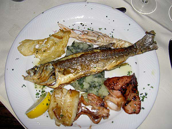 3120_Croatia_Rab_Island_fish_dinner