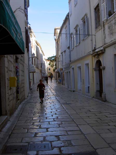 3125_Croatia_Rab_Island_main_pedestrian_street