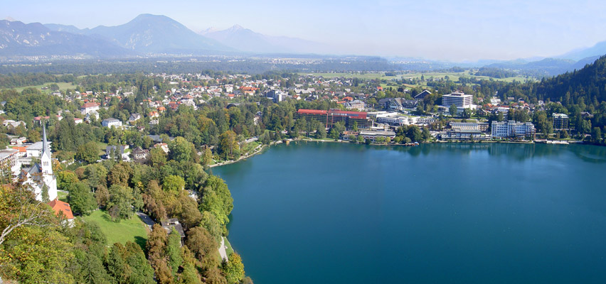 4143_Lake_Bled_village_pano_flat_sm