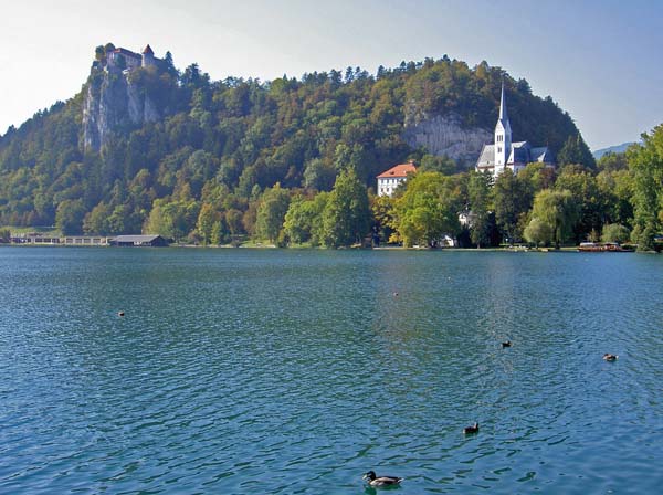 4149_Lake_Bled_castle_and_church