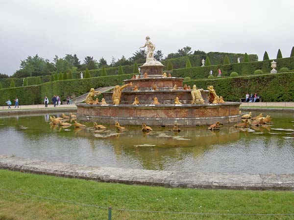 0115r_Versailles_fountain