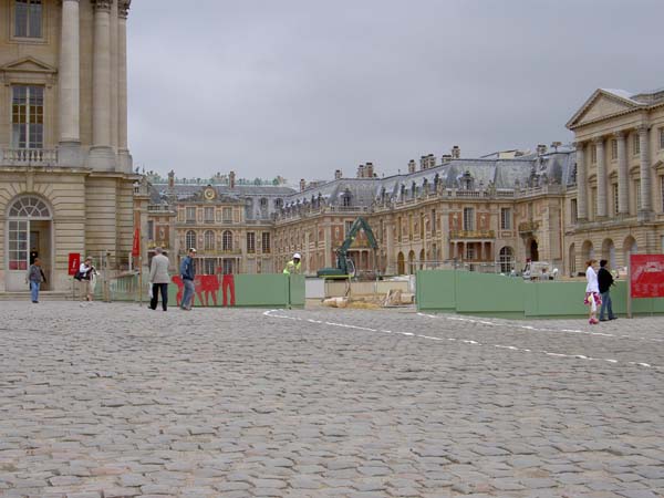 0115t_Versailles_courtyard