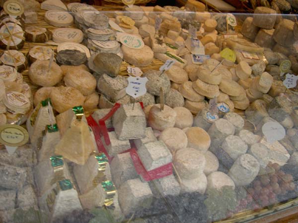 0115u_Paris_cheese_shop_window