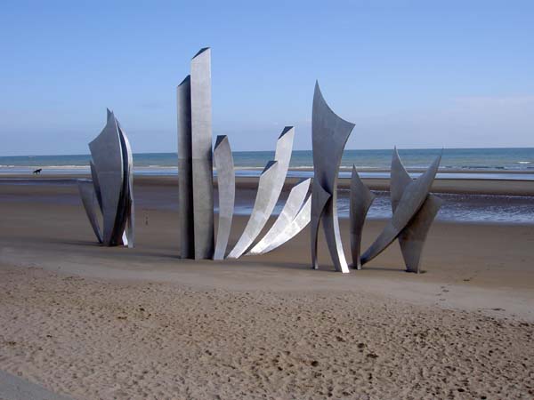 0186_Normandy_Omaha_beach_sculpture