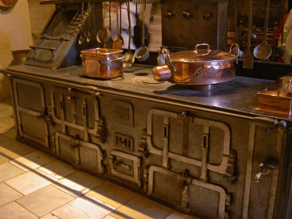 2090_Chenonceaux_stove