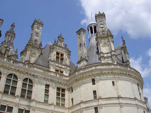 2100_Chambord_chimneys