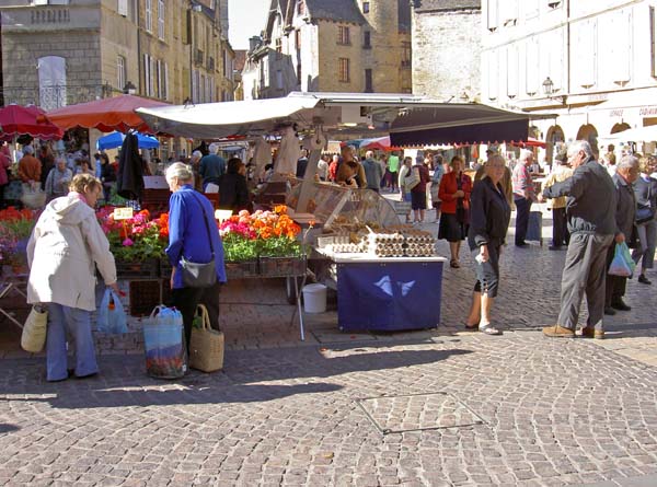 2136_Sarlat_market