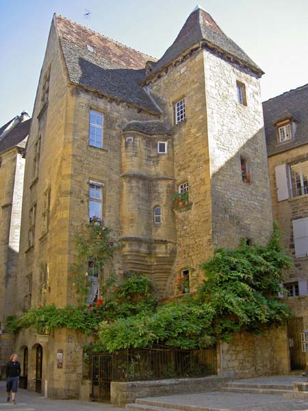 2138_Sarlat_building