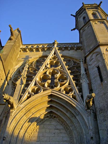 2185_Carcassonne_church_facade_sunset