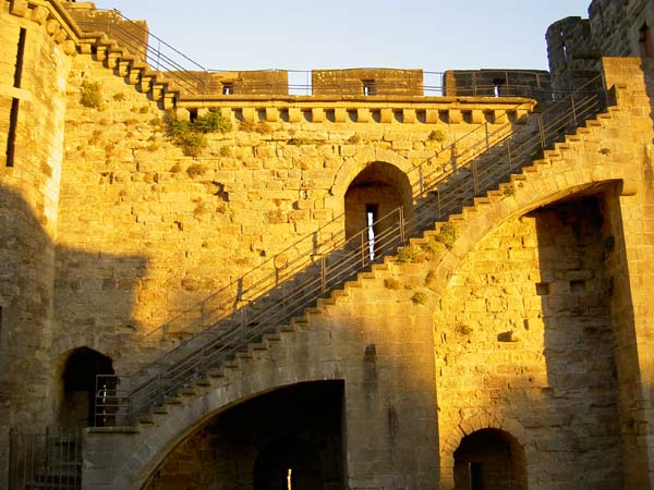 2186_Carcassonne_wall_sunset