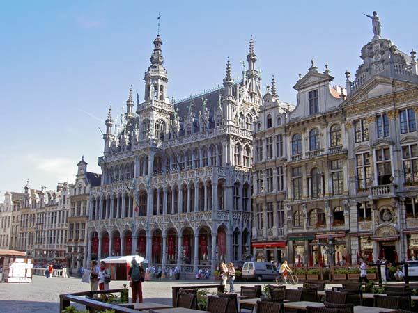 3163_Brussels_main_square_old_town