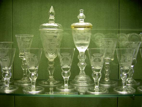 116_Burg_Eltz_museum_glasses