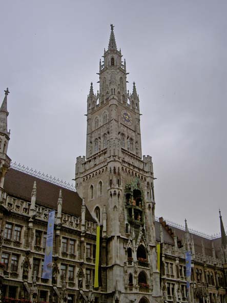 3034_Munich_glockenspiel_tower