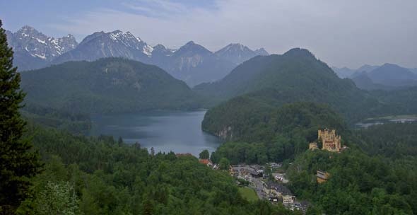 3081_Hohenschwangau_and_lake_1