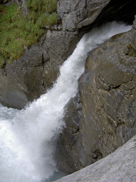 2136_Trummelbach_falls