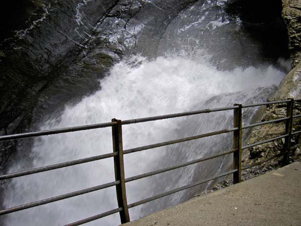 2138_Trummelbach_falls