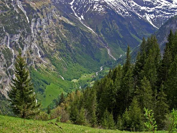 2152_Lauterbrunnen_valley_from_Murren