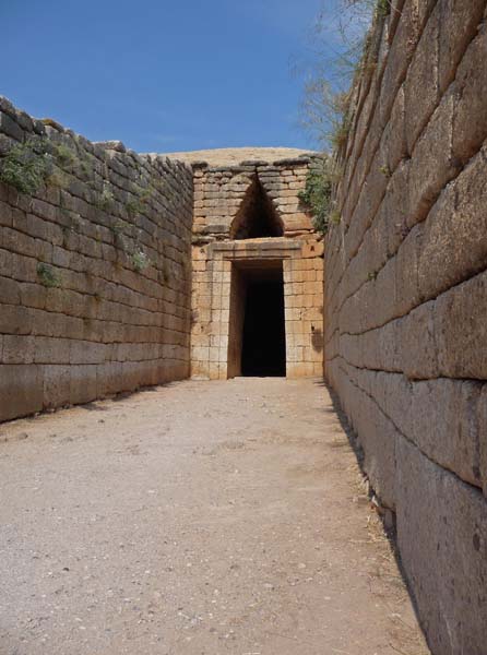 547_Mycenae_beehive_tomb_entrance