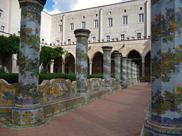 759_Naples_cloister_of_Santa_Chiara_with_majolica