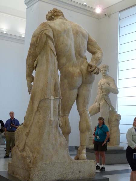 814_Naples_archeological_museum_Farnese_Hercules