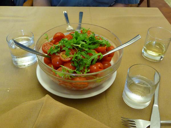 296_Mozzarella_de_buffalo_farm_tool_museum_lunch_salad