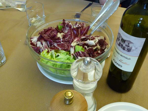 297_Mozzarella_de_buffalo_farm_tool_museum_lunch_salad