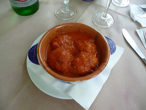 635_Capri_village_of_Anacapri_lunch_meatballs_in_sugo